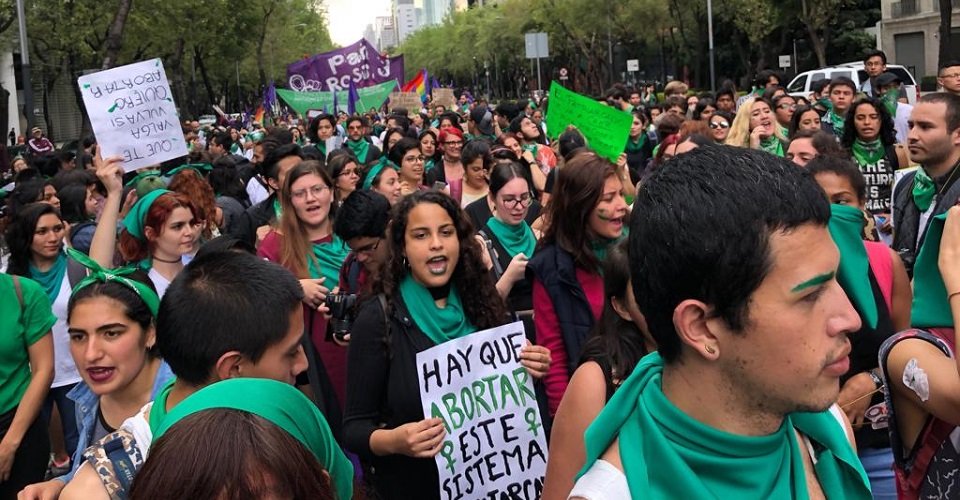 policía llorando