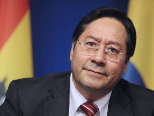 Partido de Evo Morales avasalla en elecciones. Luis arce