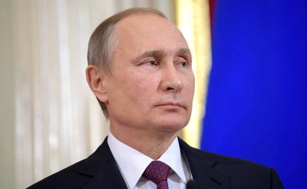 Refugiados sirios deberían regresar a reconstruir su país: Putin