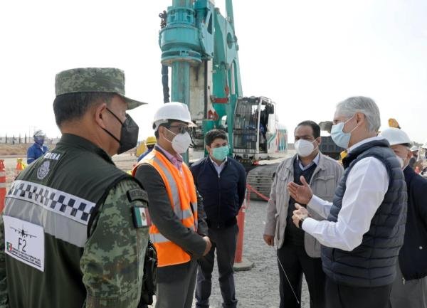 AERO1 Supervisa Alfredo Del Mazo construcción del distribuidor vial del acceso principal al aeropuerto internacional Felipe Ángeles