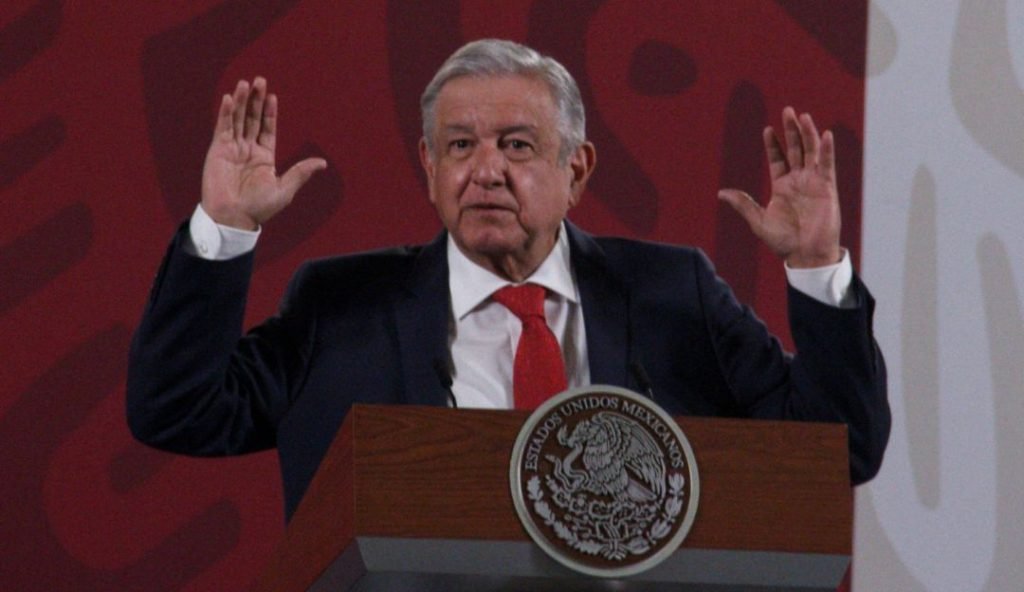 AMLO insiste que uso de cubrebocas no es indispensable
