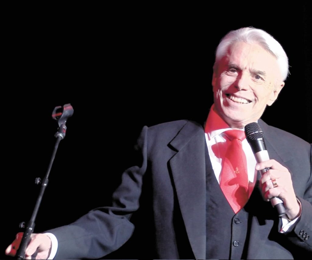 Enrique Guzmán celebra 6 décadas de éxito con “Se habla Español”