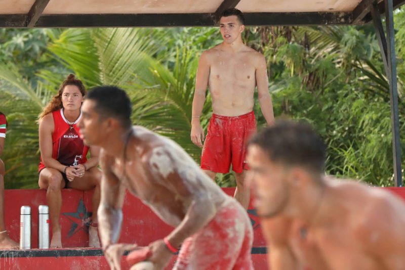 Mariano viendo a sus rivales Heliud y Aristeo