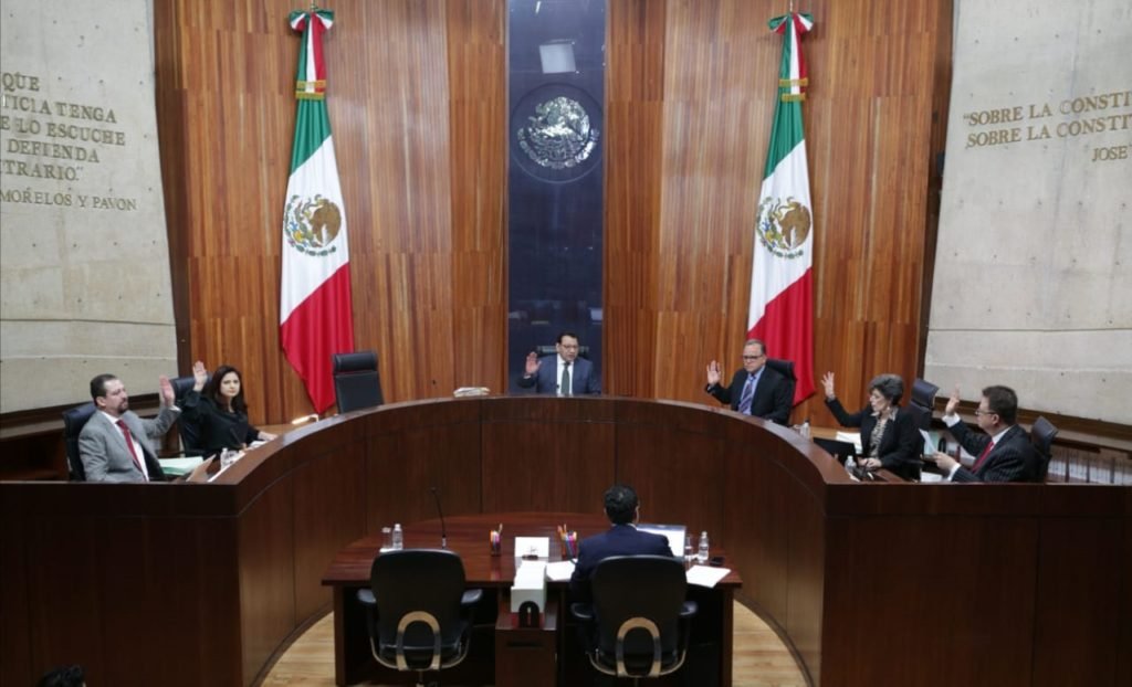 TRIBUNAL1