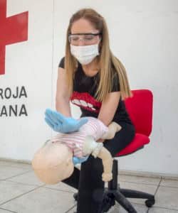 Tecnica de desobstruccion de las vias respiratorias de un bebe