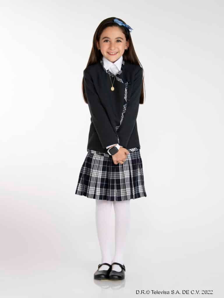13. LARA CAMPOS