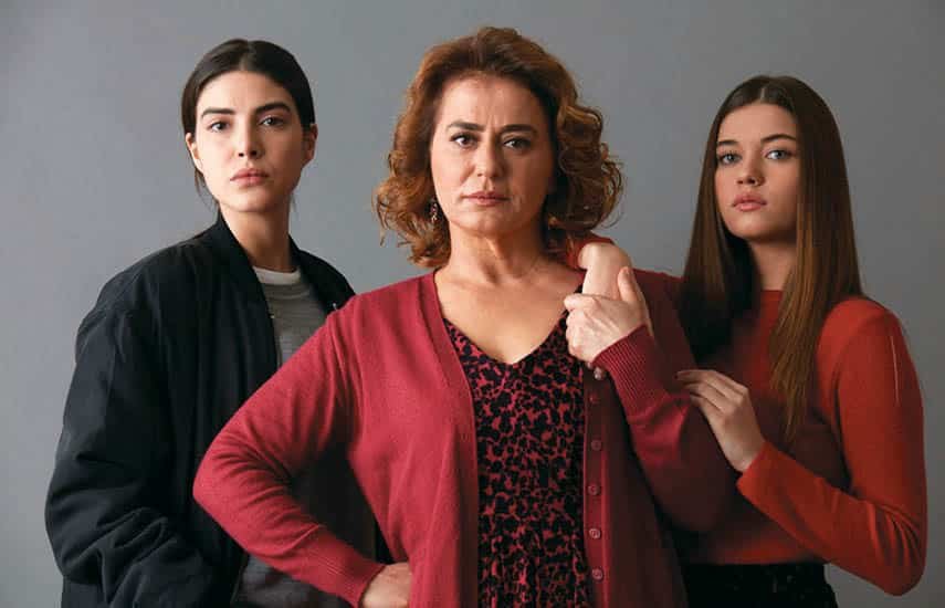 La señora Fazilet y sus hijas
