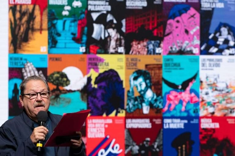 Gobierno de Mexico presenta obras literarias de la coleccion 25 para el 25 del FCE se regalaran 2.5 millones de libros en America Latina 2 1024x681 1