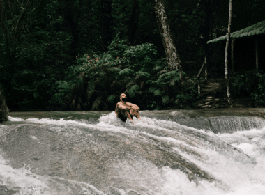 98600857 bc1e 594c db31 e902db348244