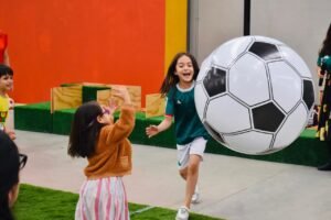 PRESENTAN ONCE UN LIBRO EN EL QUE EL FUTBOL TAMBIEN SE LEE Fotos Alas y Raices 1