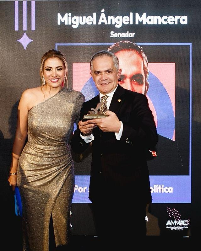 PREMIOS02